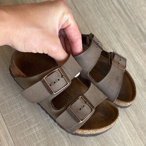 Birkenstock Kids Taupe Arizona Two-Strap Sandals size 8.5c 26